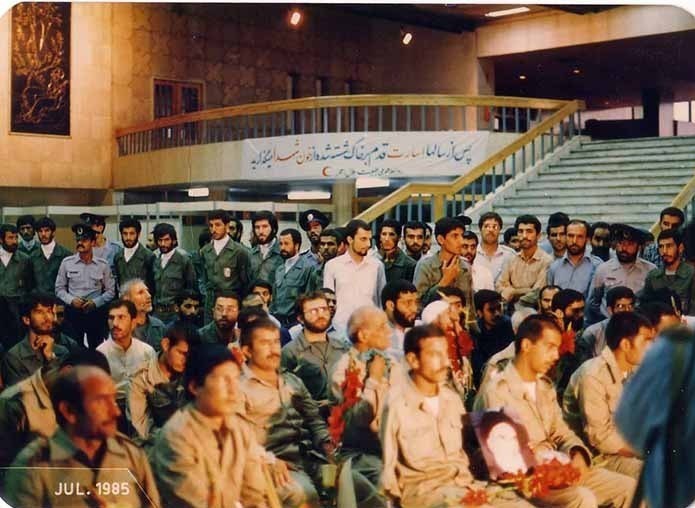 تصاویری کمتر دیده شده از لحظه ورود آزادگان به کشور ۲۶ مرداد روز آنانی است که بر قامت خود ردای استقامت و پایمردی پوشیدند و فرهنگ ایثار و شهادت برگرفته از فرهنگ سیاسی شیعه و برخاسته از حماسه عاشورا را ترویج کردند.