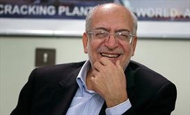 نعمت زاده یک تنه به جنگ تولید داخلی رفت! / تلاش برای دستکاری تعرفه واردات 1500 قلم کالا؛ پس از فاجعه قرارداد ترجیحی یک طرفه با ترکیه/ غضنفری: 8 سال جنگیدم تا این قرارداد فاجعه بار امضاء نشود بعضی از صنعتگران نگران افزایش واردات هستند این در حالی است که براساس تصمیم گیری ها قرار است برخی از تعرفه ها اصلاح شود و برهمین اساس برای 1500 مورد تعرفه نظرات اصلاحی ارائه شده و در هفته جاری به دولت تقدیم می شود تا در صورت تصویب از ابتدای سال آینده اعمال شود. برخی از تعرفه ها با افزایش مواجه و برخی تعرفه ها نیز برای جلوگیری از واردات غیررسمی پیشنهاد تعدیل برای آنها ارائه شده است. درخصوص واردات برخی از کالاها به سمت ارز آزاد حرکت کردیم که پیشنهاداتی در این خصوص ارائه شده است. بهتر است واردات کالاهای مصرفی بر مبنای ارز آزاد باشد تا صادرات رونق گیرد.