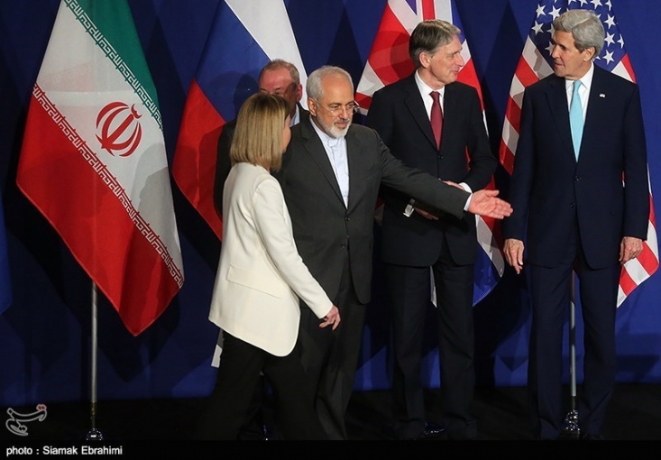 در این بیانیه از تعهد ایران به کاهش 19 هزار سانتریفیوژ فعلی به 6 هزار سانتریفیوژ نسل اول در 10 سال آینده و برچیدن سایر سانتریفیوژهای موجود، کاهش ذخیره 10 هزار کیلیوی اورانیوم غنی شده فعلی به 300 کیلو در 15 سال آینده خبر داده است.