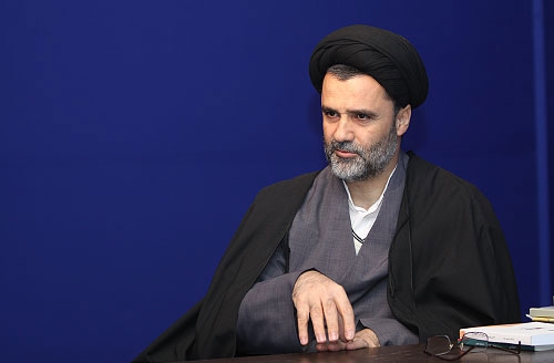 دستگاه دیپلماسی کشور در صدور فکشیت ایرانی کوتاهی کرده است/ دشمن در صدد گرفتن گام به گام سبد هستهای ایران است/ وعده نقد بدون عمل، کار نسیه و امور مبهم از ویژگیهای بیانیه لوزان 2 است در سایت نطنز در دولت قبلی بالغ بر 15 هزار سانترفیوژ نسل یک و 1000 سانترفیزوژ نسل 2 نصب و راهاندازی شده بود ولی در توافق ژنو قرار بر توقف نسل 2 و ادامه غنیسازی با سانترفیوژ نسل یک شد، متاسفانه در بیانیه لوزان عقبنشینی ایران ادامه یافت به نحوی که توافق شده است که بیش از 5 هزار سانترفیوژ باقی نماند و مابقی حتی زیرساختهای آنها جمعآوری شود و به مدت 10 سال غنیسازی بدون داشتن خروجی توسط سانترفیوژها ادامه یابد.
