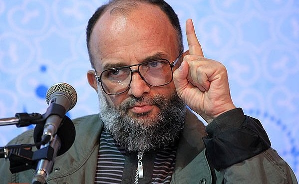 تروریست های فرهنگی به دنبال تخریب افکار امام در در دانشگاه هستند/ یک حرف در مورد هولوکاست 20 دلار قیمت نفت راافزایش داد؛ ثمره کار شما چیست؟ فعال فرهنگی کشور گفت: امام مدلی را برای ما ارائه داده اند که تکلیف ما رابرای نبرد آخر الزمان روشن کرده است و با صراحت می گویم این رهنمودها ترجمه قرآن برای این روزهای گیجی و کلافگی ماست.