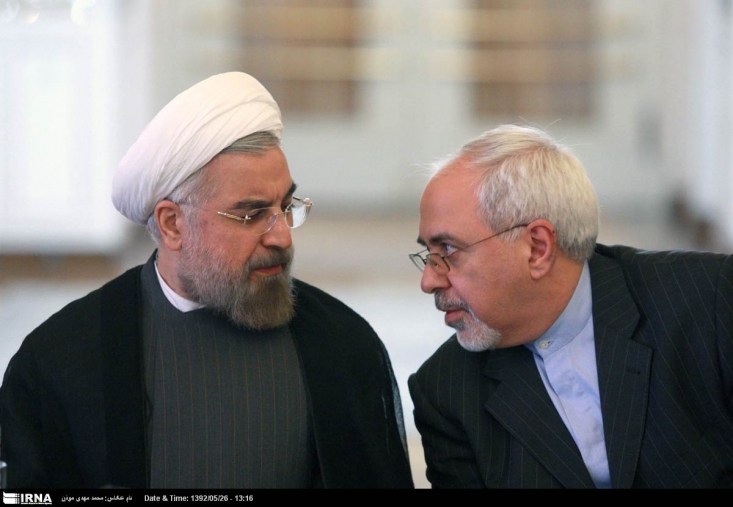 روحانی تیم مذاکره کننده را به «ضعف حافظه» متهم کرد/ چه کسی درباره فکت شیت راست می گوید؛ روحانی یا ظریف؟ / روحانی: گویا حافظه برخی ضعیف شده، زودتر از همه فکت شیت منتشر کردیم وی تأکید کرد: نمیدانم برخی حافظهشان ضعیف شده است چراکه قبل از آمریکاییها ما فکت شیت خود را اعلام کردیم. بنابراین ما اعلام کردیم و روشن است، منتها برخی شبههای ایجاد و مسائلی را مطرح کردند، ضمن اینکه ما نظرات خود را بهصراحت گفتیم. وزیر امور خارجه ما و رئیس سازمان انرژی اتمی بهتفصیل نظرات ایران را اعلام کردند، حال اگر میخواهید مصاحبههای آنان را دوباره منتشر کنید تا فکتشیت دوم منتشر شود.