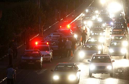 آغاز طرح برخورد پلیس با دوردورهای پایتخت + تصاویر رئیس پلیس راهنمایی و رانندگی تهران بزرگ از تشدید طرح برخورد قانونی پلیس با رانندگان حادثه ساز خودروهای مدل بالا در پایتخت خبر داد.
