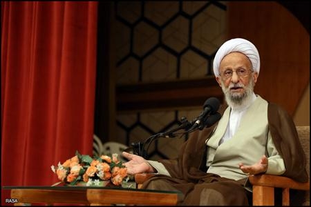تیم مذاکره کننده ممکن است اشتباه کنند اما خائن نیستند/ دشمن به دنبال اختلاف و دودستگی در جامعه است/ با عمل به دستورات رهبر معظم انقلاب، وحدت را حفظ کنیم تعیین وظیفه امروز مردم و جامعه بر عهده فرمانده و ولی فقیه است، افزون بر جایگاه دینی ولایت فقیه، تجربه نشان داده که اگر رهبر جامع الشرایط نباشد نیروی جامعه به هدر می رود. همه باید سعی کنند با رعایت همدلی و همزبانی از به وجود آمدن اختلاف در کشور جلوگیری کنند، دشمن در صدد است که دو دستگی را در کشور حاکم کند؛ آرزوی دشمن اختلاف افکنی است.ممکن است مسؤولان هسته ای دچار اشتباه شوند اما خائن نیستند، باید با عمل کردن به دستورات رهبر معظم انقلاب وحدت را حفظ کنیم.
