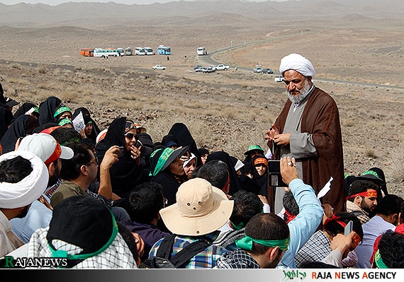 با این تحریم هایی که هست می توانیم روی پای خودمان بایستیم. ایران می تواند جوانهای خودش را جمع کند و با استعدادهای خودش روی پای خودش بایستد. ما هر چه داریم از خودمان هست و منت هیچ گردن کلفتی بر روی گردن ما نیست. حتی آنقدر خوب کار کردیم که در این جهت شهید هم دادیم. حتی در هسته ای و این یعنی ما می توانیم.