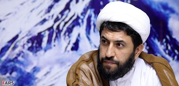 چند نکته درباره چگونگی تشکیل هسته های توازن فرهنگی در نظام برنامه ریزی کشور/ پیوست الگوی پیشرفت اسلامی در برنامه ششم بر اساس چهار نظریه تدوین می شود برای مقاوم سازی اقتصاد فعالیت های گسترده ای باید در دستور کار قرار گیرد؛ ولی با زاویه دید الگوی پیشرفت اسلامی، تفکیک تدریجی فرآیند تأمین سبد نیازهای خانوار از سازو کارهای توسعه گرای فعلی؛ اولویت دار ترین محور در مقاوم سازی اقتصاد محسوب میشود. به عبارت صحیح تر تقویت معیشت خانوار، پایه هرگونه برنامه ریزی در حوزه مقاوم سازی اقتصاد است و بر اساس مفاهیم اولین نقشه راه تولید الگوی پیشرفت اسلامی برای دستیابی به این هدف مهم باید از "نظریه بنگاه های وقف محور" استفاده کرد.