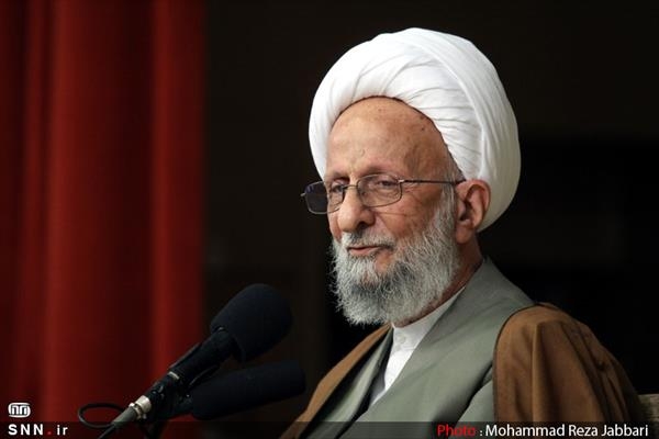 آسیبهایی که مانع حرکت انقلاب میشود را باید شناسایی کنیم/ امروز معادلات جهانی بدون حضور ایران حل نمیشود/ اگر راهنماییهای رهبری نبود از ناکجا آباد سر در می آوردیم. عضو مجلس خبرگان رهبری گفت: آسیبهایی که مانع حرکت انقلاب میشود را باید شناسایی کنیم، خط امام همان خط پیامبر و ائمه است و نباید از توطئههای دشمنان غافل شویم.