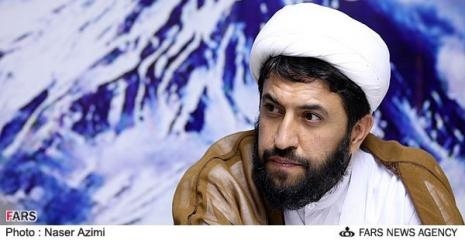 راهحلهای الگوی پیشرفت برای تقویت نهاد خانواده/ وقتی جریان توسعهگرا محور اداره جامعه را اقتصاد قرار دهد حمایت از خانواده تضعیف می شود/ نباید اجازه دهیم برنامهی ششم با نگاه توسعهگرایانه بسته شود نگاه توسعهگرا تعادل اجتماعی را حول اقتصاد تعریف میکند. میگویند نظریهی بهبود مستمر حاکم بر فضای کسب و کار نظریهای عُقلایی است که باید براساسش اقتصاد کشور را بازسازی کرد! دوستان توسعهگرا میگویند قوانین جامعه، نظام آموزشی، سیستم قضائی و سیاست خارجی همه جزئی از فضای کسب و کار هستند و همه باید به محوریت بخش اقتصاد تغییر کنند.
