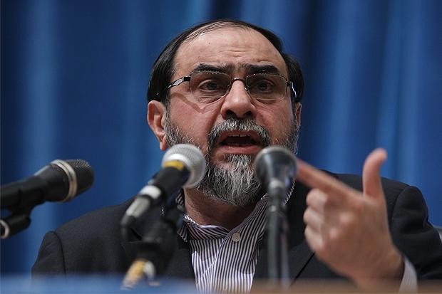 آنهایی که صلح امام حسن و جام زهر را بیان می‌کنند بیسواد هستند.همچنین نباید به منتقدان تندرو و یا هم‌فکر اسرائیل گفته شود.  آقای رئیس‌جمهور در انتخابات وعده داد که هم چرخ اقتصاد کشور بچرخد و هم سانتریفیوژها. بنابراین رئیس‌جمهور دربرابر توافق مسئول درجه اول است و در دنیا و آخرت باید پاسخگو باشد، اگر طبق وعده‌هایی که داده‌اند مسائل پیش برود به آنها تبریک می گوییم.


