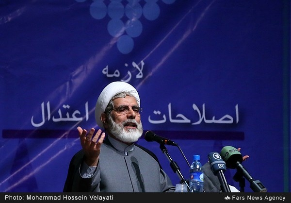 ناتوانی دولت یازدهم در برآورده کردن مطالبات سیاسی اصلاح طلبان و هم چنین بی اعتنایی رییس جمهور در بسیاری از موارد به این جریان سیاسی باعث شد تا خیلی زود ادبیات «توهین» از سوی فعالان سیاسی اصلاح طلب خطاب به روحانی آشکار شود.
