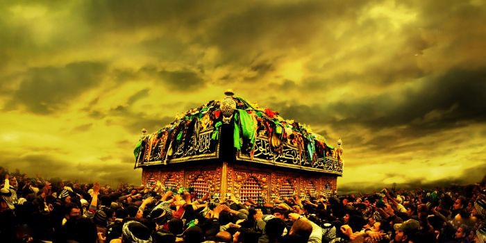 بـــار بــگشــــاییـــد ایـــــــنجــــــــا ســـرزمیــن کربـــــــــــــــلاســت ما باید بفهمیم چه بلایی بر سر آن جامعه آمد که حسین بن علی علیهالسّلام، آقازادهی اول دنیای اسلام و پسر خلیفهی مسلمین، پسر علی بن ابی طالب علیه الصّلاه و السّلام، در همان شهری که پدر بزرگوارش بر مسند خلافت مینشست، سر بریدهاش گردانده شد و آب از آب تکان نخورد! از همان شهر آدمهایی به کربلا آمدند، او و اصحاب او را با لب تشنه به شهادت رسانند و حرم امیرالمؤمنین علیهالسّلام را به اسارت گرفتند!