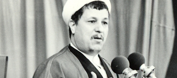 هاشمی 1392: نبايد يك دانشجو را به خاطر اختلاف سليقه سياسي ستارهدار و اخراج كرد/ هاشمی 1363: نمیتوانیم با پول ملت بچه گرگ تربیت کنیم و به جان ملت بیندازیم+صوت اینجا اگر فردی دید که مثلاً با خانمش نمی توانند بروند دو نفری لب دریا و لخت شنا بکنند، هستی اش را بفروشد، برود مثلاً نیس فرانسه که آنجا می تواند این کار را بکند. خب این طور آدمی را نمی آیند تربیتش کنند. نمی آیند برای این نیرو خرج بکنند.