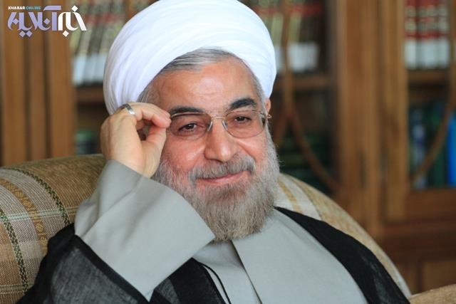 وقتي روحاني عقبگرد هشت ساله را دستاورد ميخواند/ چرخش سانتريفيوژهاي ايراني براي تأمين اورانيوم مورد نياز غرب چگونه امتياز براي ايران خوانده مي شود! رئيس جمهور در همين دو جمله دوبار اظهار مي کند که غني سازي ايران تثبيت و به در قطعنامه شوراي به رسميت شناخته شد اما هيچ قسمتي از قطعنامه 2231 شوراي امنيت بر ادعاي آقاي روحاني صحه نمي گذارد . در قطعنامه 2231، نه تنها غني سازي ايران را مورد شناسايي قرار نگرفته، بلکه بخشي از حقوق هسته اي تا ابد از ايران سلب شده (مانند حق بازفرآوري و حق راکتور آب سنگين) و درباره غني سازي نيز به ايران فقط و فقط اجازه (و نه حق) داده تا ايران اين فعاليت را به صورت محدود و براي دوره زماني مشخص انجام دهد.
