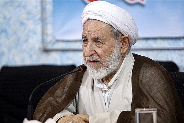آیت‌الله محمد یزدی پیش از ظهر پنجشنبه در نهمین کمیسیون مشترک هیات رئیسه و روسای کمیسیون‌های مجلس خبرگان رهبری در قم اظهار داشت: از صدر اسلام تاکنون اقدامات خشونت‌آفرینی و خلاف‌هایی صورت گرفته که پشت سر این‌گونه اقدامات تضعیف اسلام است.
