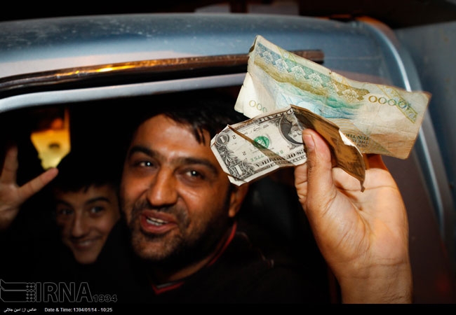 برجام  تابستان 94 منعقد نشد، خرداد 92 به ثمر نشست، همان زمانی که آدرس غلط ارتباط دادن چرخ زندگی مردم با چرخ سانتریفیوژها توسط مردم باور شد و حالا دقیقا این گزاره اشتباه به سرعت در شیب ابطال افتاده است چرا که مردم به جای آرزوها، واقعیات را مشاهده می کنند که امریکا چطور در همان روز اجرای برجام تحریم های جدید علیه ایران را اعمال می کند!