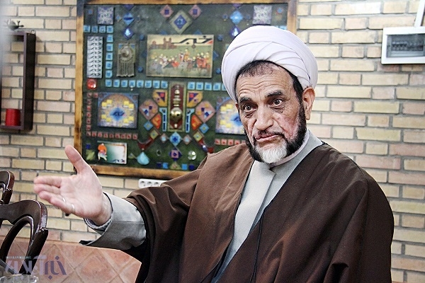 به نظر می رسد بیان اظهارات خلاف واقع و سپس تکذیب آنها و متهم نمودن رسانه ها به یکی از رویه های معمول دولتمردان تبیدل شده است. مساله ای که اعتماد جامعه و اذهان عمومی به اظهارات مسئولان دولتی تغییر خواهد داد. 

