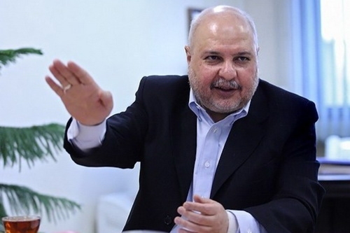 میانگین قیمت هر بشکه نفت در دولت نهم و دهم حدود 80 دلار در هر بشکه است و میانگین قیمت هر بشکه نفت در دولت یازدهم تا آخر آذر ماه سال جاری حدود همین 80 دلار است. یعنی در دولت یازدهم کشور با نفت هر بشکه حدود 80 دلار اداره شده است و عملکرد دولت یازدهم بر مبنای نفت 80 دلاری است و نه نفت 25 دلاری. از طرف دیگر نرخ تسعیر ارز حداقل در این دولت دو و نیم برابر دولت سابق بوده و تا حد زیادی کاهش حجم صادرات نیز نسبت به گذشته جبران کرده است.