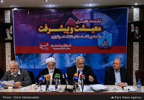 در حال حاضر 80 درصد واحدهای تولیدی تعطیل هستند و 800 هزار میلیارد تومان نقدینگی بانک هاست. بنابراین بانک ها می توانند نقش فعالی در زمینه حمایت از واحدهای تولیدی داشته باشند. به یک سیستم نظارتی مشخص از سمت بانک مرکزی نیاز داریم تا در بانک اعمال شود تا 800 هزار میلیارد تومان به سمت واحدهای تولیدی رود.

