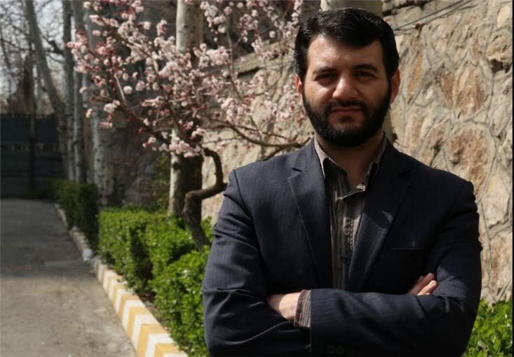 در حال حاضر خیلی از تحصیل‌کرده‌ها و دانشگاهیان ایران به مدرک لیسانس و دکترا می‌رسند، اما قدرت ایجاد فعالیت و کسب‌وکار موفق را ندارند و این یک خلأ است که باید با آموزش‌ها اصلاح شود و این مدل آموزش‌ها باید از پیش از دبستان وارد برنامه آموزشی بچه‌ها بشود و به‌نوعی تا آخر دانشگاه استمرار داشته باشد و آن توانمندی را ایجاد کند. البته این مستلزم اختصاص واحدهای زیادی نخواهد بود.
