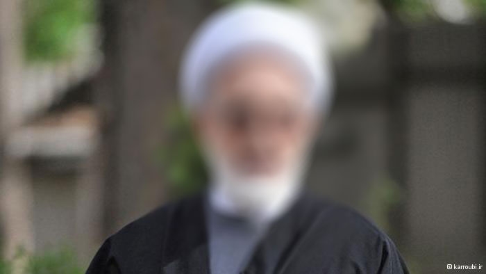 ادعای خنده‌دار نویسنده نامه مبنی بر اینکه "تاکید می‌کنم حکم صادره از این محکمه را با جان و دل پذیرا هستم و بدون در نظر گرفتن حق تجدید نظر از آن استقبال می‌کنم» در حالی است  گویی فراموش کرده شش سال است نتیجه انتخاباتی را که در آن رای نیاورده‌ را نپذیرفته و نانجیبانه دروغ تقلب را عَلم کرده و هنوز هم «ادله» اش را ارائه نکرده و حاضر به عذرخواهی هم نشده است. شرط بازگشت، عذرخواهی از ظلمی است که به خاطر دروغ تقلب بر نظام رفت. سرانِ فتنه بدهکار هستند ونباید رافت نظام باعث شود امر برآنها مشتبه شده و خود را طلبکار بدانند.
