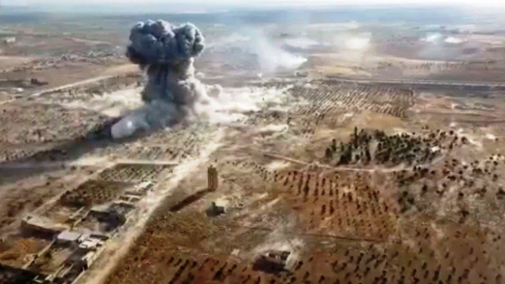 رفت و برگشت خان طومان/ تروریستها سلاحهای امریکایی داشتند یک بار در حین مذاکرات وین، وزیر امور خارجه ایران وقتی صحبت از توافق بر سر آتشبس جلو آمد، پرسید ما از طرف همه متحدین خود تضمین میدهیم که آتشبس رعایت شود اما حالا چه کسی قرار است از طرف داعش، جبههًًْْالنصره و گروههای دیگر تضمین بدهد که آتشبس رعایت خواهد شد.