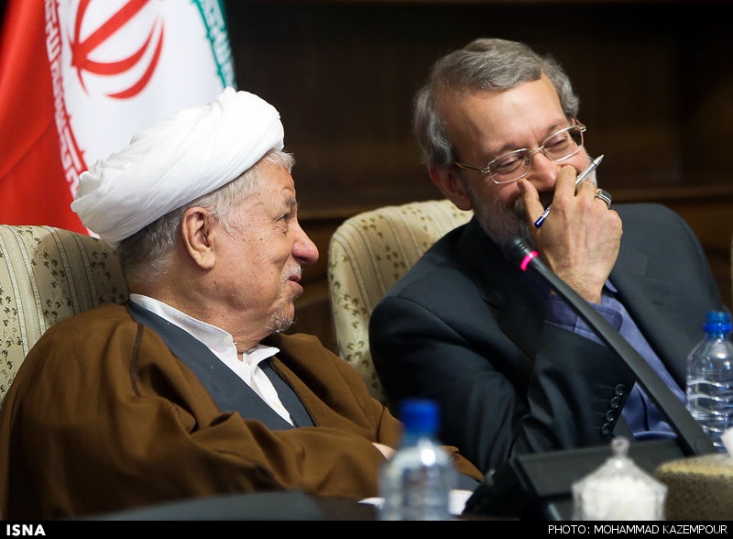 آیا مجلس دهم هم «رحم اجاره ای» می شود! آنچه این روزها بیش از هرچیز دیگری آینده سیاسی کشور را در معرض تهدید و خطر قرار داده است نه ریاست این و آن که خارج شدن مدار تصمیم گیری پارلمان کشور و سلب استقلال آن بوسیله پدرخوانده هاییست که هرگاه تصمیم بگیرند یا نتایج انتخابات را از اساس رد می کنند یا منتخبین باب میل را نمایندگان دسته چندمی میدادند که باید مطیع اوامر آنها باشند.آنچه این روزها بیش از پیش روشن است ولی خبر از آینده ای روشن نمی دهد خارج بودن «عارف» و «لاریجانی» از معادلات انتخاب ریاست آینده مجلس است،