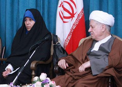 دوستی فائزه هاشمی با سرکرده بهائیت جای تعجب نداشت/ اکبر هاشمی رفسنجانی: اسرائیل دشمن آن چنانی نیست/ مسئله اسرائیل را عملا حل کرده ایم برخلاف واکنشهای ایجاد شده که توام با تعجب بوده است، دیدار فائزه هاشمی با سرکرده بهائیت و سرسپرده اسرائیل جای هیچ گونه تعجبی ندارد؛ چرا که فائزه هاشمی با جایگاه میانی و معمولیاش در کشور، و تمامی ارادتی که به سرسپردگان رژیم صهیونیستی دارد فرزند اکبر هاشمی رفسنجانی است که هم جایگاه فراتری از فرزندش به عنوان رئیس یکی از نهادهای راهبردی نظام جمهوری اسلامی دارد و هم دارای افکاری در رابطه با رژیم صهیونیستی هست که بررسی آن نشان میدهد که دختر تنها به عنوان شاگردی وظیفهشناس در نزد پدر درس پس میدهد!