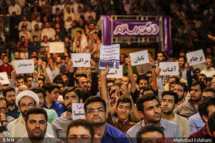 پرویز داوودی نیز در اظهارات کوتاهی در این مراسم اظهار داشت: حرف های جدی ما را که آقایان جدی نمی‌گیرند و خود را به نفهمی زده اند؛ امیدواریم حرف های شوخی دکتر سلام را بشنوند و از خر شیطان پیاده شوند و با منافع ملت بازی نکنند.