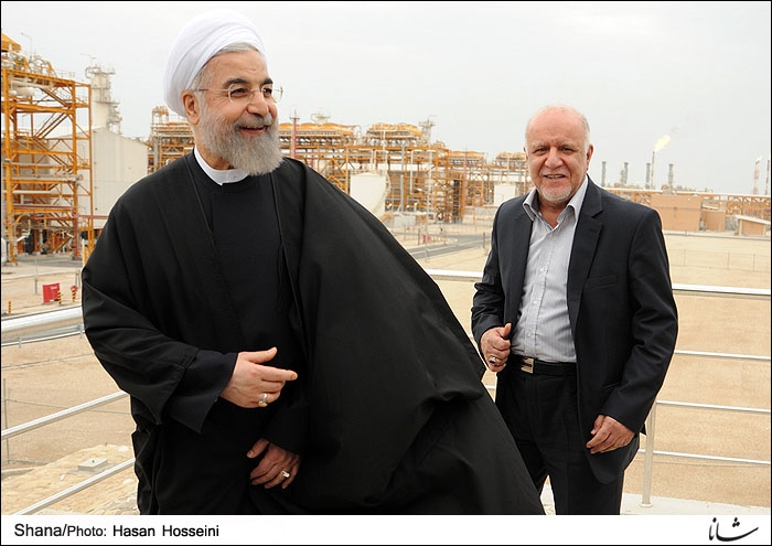 وزارت نفت تبدیل به پادگان نظامی شده است سنهای بازنشستگی را افزایش میدهند و نیروهای جوان با دانشهای روز را بهنوعی از صنعت نفت خارج میکنند. در بخشهای حاکمیتی و تولید هم به همین ترتیب است و میبینیم در مورد آنچه که در سیاستهای برنامهای هست، عملکرد با برنامه بسیار انحراف دارد