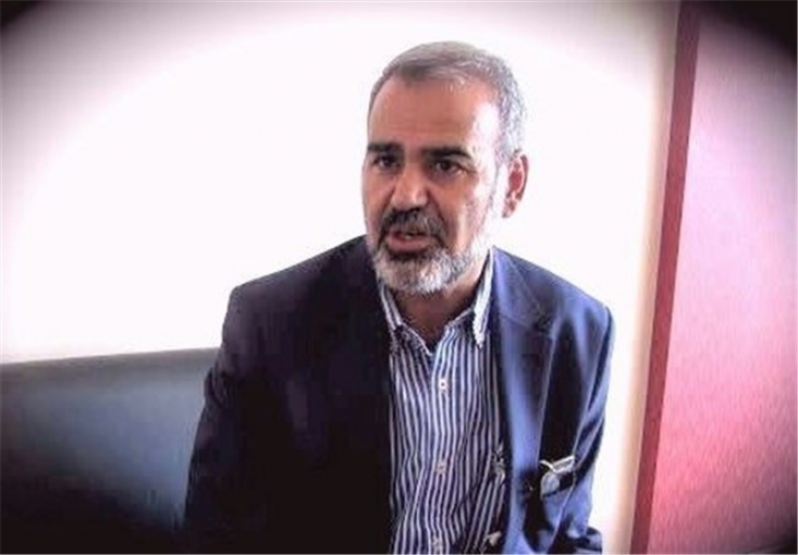 رئیس کانون عالی انجمن‌های صنفی کارگران با اشاره به رسوایی حقوق های نجومی مدیران دولتی گفت بعضا یک مدیر به اندازه ۱۰۰ کارگر حقوق می گیرد و مسلما چنین مدیری نمی تواند اقتصاد کشور را بسازد.
