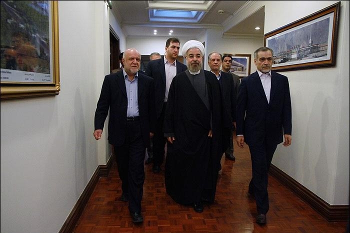 جناب آقای دکتر روحانی، ریاست محترم جمهوری حتماً اگر به شرکت‌های انگلیسی، فرانسوی و آمریکایی مسئولیت تهیه این الگوی قراردادی را می‌سپاردیم مطمئن باشید که جسارت تهیه این الگوی ضدایرانی و ضدمنافع ایرانی را نداشته و کمی رعایت می‌کردند. 