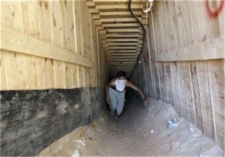 بودجه نیم میلیارد دلاری اسرائیل علیه تونلهای غزه روزنامه صهیونیستی یدیعوت آحارونوت نوشت که وزارت جنگ رژیم صهیونیستی تصمیم دارد اجرای طرح مقابله با تونلهای نوار غزه را تسریع کند.