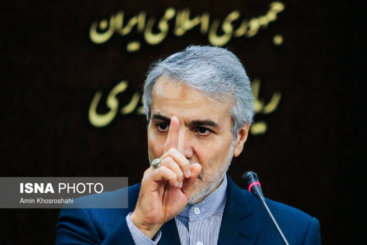 پاداش دولت تدبیر و امید به مدیران متخلف در فیش های حقوقی / حقوق مدیران متخلف دولت یازدهم در سال 95 به 19 میلیون تومان افزایش یافت بقیه مدیران که سیاسی نیستند مثل بنگاه ها و کارخانهها سقف خالص پرداختی به آنها بعد از کسورات نباید از سه برابر سقف حقوق تعیین شده در ماده 76 بیشتر باشد. در موارد خاص مثل مناطق بد آب و هوا که واحدهای عملیاتی وجود دارد نیز حداکثر میتواند تا 30 درصد بیشتر دریافتی داشته باشد.