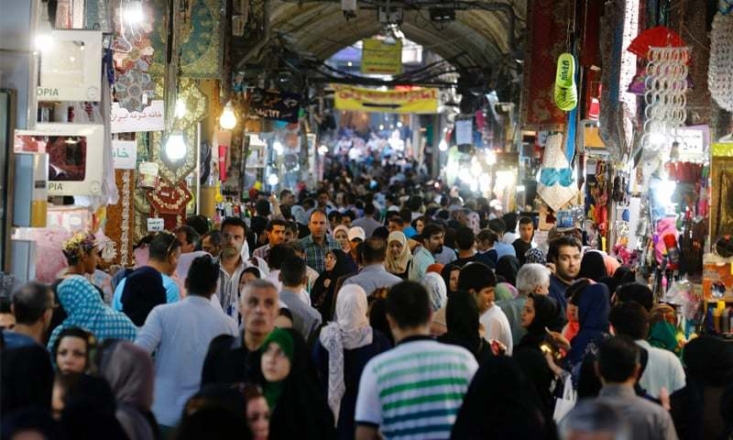 بلومبرگ: نتایج اقتصادی توافق هستهای ناامیدکننده بوده است/ همچنان شغلی برای جوانان وجود ندارد بلومبرگ به نتایج اقتصادی توافق هستهای ایران پرداخت و نوشت نتایج این توافق برای ایران ناامیدکننده است و در این مدت یک ساله پس از توافق تنها نقطه عطف اقتصاد این کشور فروش بیشتر نفت بوده اما شغل همچنان برای جوانان ایرانی کمیاب است.