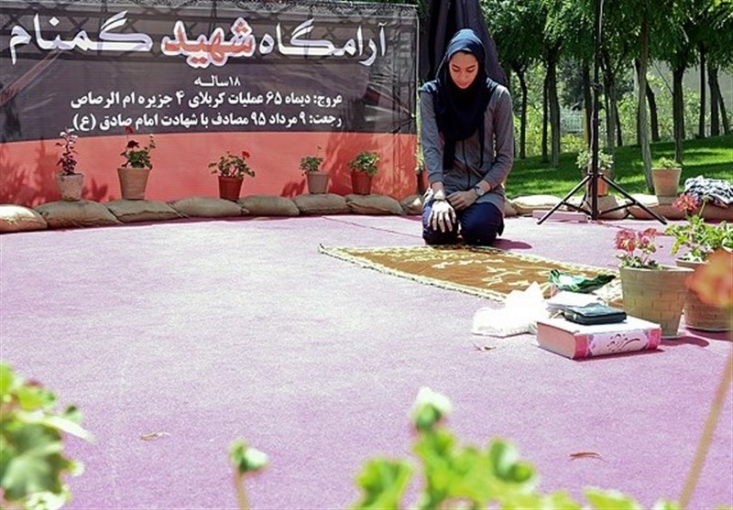 اولین زن مدالآور ایران در تاریخ المپیک مدالش را به شهید گمنام ۱۸ ساله تقدیم کرد/ علیزاده: من نیز همچون سربازی، این حماسهسازان ماندگار را سرمشق زندگی خویش قرار میدهم مدالم را به شهید 18 ساله گمنامی که در محوطه فدراسیون تکواندو آرام گرفت، تقدیم میکنم و هدیه میدهم به دیگر نام آوران بینشان میهن عزیزم که برای سربلندی این مرز و بوم از جان خود گذشتهاند تا ایران امروز خانهی امن ما باشد.
