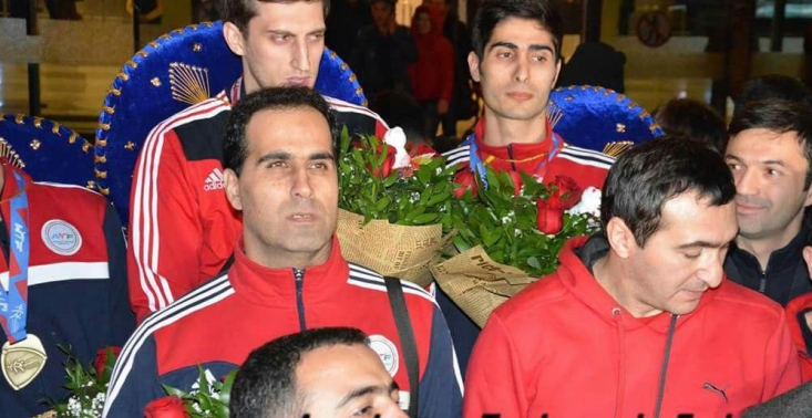 مهماندوست: فدراسیون تکواندوی آذربایجان از پولادگر به IOC شکایت میکند/ او به خدابخشی هم ضربه زد سرمربی تیم ملی تکواندوی آذربایجان گفت: آذربایجان در حال تنظیم شکایت علیه رئیس فدراسیون تکواندوی ایران به کمیته بین المللی المپیک و فدراسیون جهانی تکواندو است.