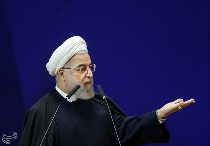 دفاع تمام قد روحانی از عدم محاکمه مفسدان حقوقهای نجومی! رئیسجمهور با اشاره به مسئله فساد و رانت اظهار داشت: اگر میخواهیم با فساد مبارزه کنیم، بدانیم با بگیر و ببند و یا این را بگیر و آن را بگیر فساد درست نمیشود، یا اینکه اگر کسی حقوق غیرعادلانهای گرفته، بیاییم دادگاهی درست کنیم و چوبی و شلاقی بیاوریم تا درست شود، خیر؛ نه اینها نیست.