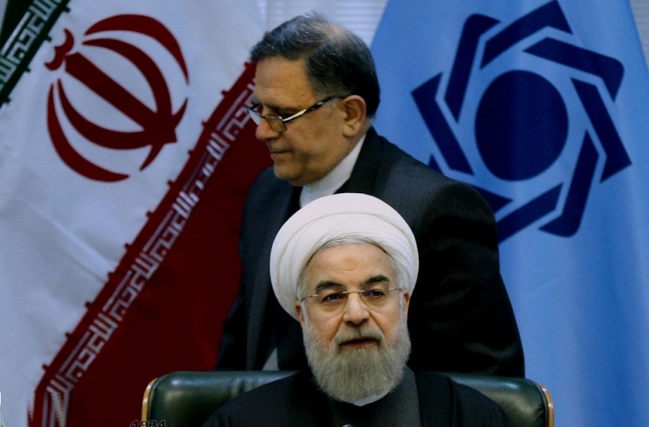 آنچه متاسفانه در نامه رییس بانک مرکزی نیز به آن اشاره ای نشده، دستور «توقف اجرای FATF» است، زیرا بر فرض آنکه طبق نامه آقای سیف، معضل «خودتحریمی» بانکها، افراد و نهادهای داخلی نیز حل شود، FATF ابعاد خطرناک و گسترده دیگری از جمله افشای اطلاعات مهم مالی- بانکی به بیگانگان و شناسایی گروه های مقاومت در منطقه به عنوان گروههای تروریستی و به تبع آن تحریم آنها توسط ایران را نیز در پی دارد.