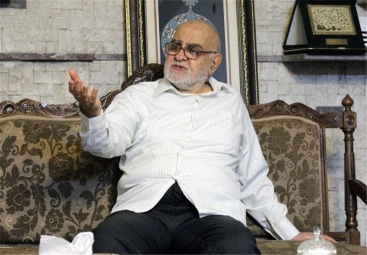 دستور دادند یک جفت گرگ را از باغ‌وحش بخرند و در منطقه ما رهاسازی کنند و چنین کردند و گرگ‌های گرسنه را رها کردند. گرگ نر که شجاع‌تر بود به بوی گوسفندان به روستا آمد و همین که به نزدیک دامداری رسید، چوپان او را دید و با چماق به جانش افتاد و او را کشت و چون خبر به پاسگاه رسید او را خواستند و بهاء گرگ را از او مطالبه کردند!