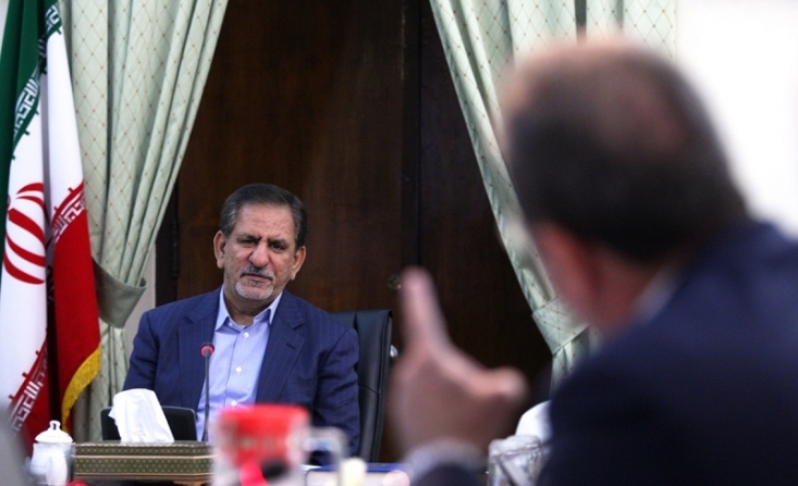 گزارش دیوان محاسبات خلاف گویی نوبخت و جهانگیری را افشا کرد / دولت چگونه از اجرای دستور مقام معظم رهبری طفره رفته است؟ در حالیکه دولت تاکنون به هیچ کدوم از سه دستور مقام معظم رهبری جامه عمل نپوشانده است. از 397 مدیر شناسایی صرفا 13 مدیر عزل شدند؛ از 23 میلیارد تومان حقوق و 24 میلیارد تومان وام غیر قانونی پرداخت شده، صرفا 5 میلیارد تومان آن به حساب های مربوطه بازگشته است و هیچ کدام از مدیران متخلف مجازات نشده اند.