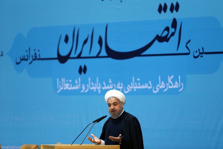 تا زمانیکه زاویه نگریستن دولت به مفاسد اقتصادی زاویه سلبی بر شخص مفسد بجای زاویه ای ایجابی برای برقراری شفافیت اقتصادی باشد دیدن رفتاری همچون حذف کارت هوشمند سوخت به سود قاچاقیان از دولت نباید تعجب آور باشد