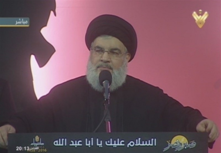 نصرالله:به گفته امام خامنه ای بینی آلسعود در جنگ یمن به خاک مالیده میشود/در یمن صحنههایی همچون صحنه کربلا وجود دارد/چشمان مقاومت به مرزهای رژیم صهیونیستی دوخته شده است دبیر کل حزب الله لبنان همچنین خطاب به ملت و ارتش یمن گفت: به خداوند اطیمنان کنید و سر خود را به خدا بسپارید که خداوند شما را رها نخواهد کرد و شما را در برابر این سرکشان متوحش یاری خواهد کرد.
