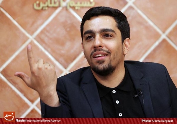 هیئات باید به مساجد برگردند/ خیلی از مساجد و ائمه جماعات پذیرای هیئات نیستند/ هیئتی موفق است که با فکر، فضای سنتی و جدید را تلفیق کند این خیلی بد است که هیئت و مسجد از هم فاصله بگیرند. امروز خیلی از مساجد ما از فرط نیامدن جوانها، پر از صندلی و به قول یکی از آقایان منبری، تبدیل به خانه سالمندان شده! ستاد مساجد باید حرف هیئات را هم بشنود تا بچه هیئتیها بیشتر جذب مسجد بشوند.