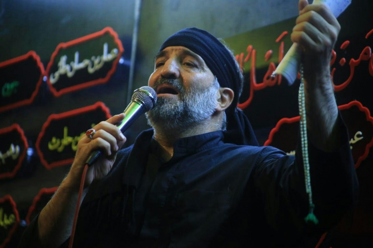 مداحی دهه اول محرم با نوای نریمان پناهی + دانلود مراسم عزاداری و سوگواری سرور و سالار شهیدان حضرت اباعبدالله الحسین(ع) در دهه اول محرم 1438هـ.ق با مداحی ذاکر بین الحرمین کربلایی نریمان پناهی در هیئت رزمندگان مکتب الحسین(ع) برگزار شد.