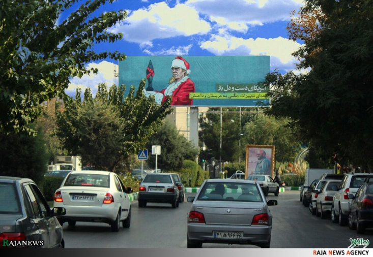 ماجرای دبه کردن آمریکا در اجرای برجام، روی بیلبوردهای شهری مشهد/ «فهمیده»ها را هم از کتابهای درسی حذف کنند از یاد مردم نخواهد رفت به فرموده حضرت امام خمینی(ره)، رهبر ما آن طفل 13 سالهای است که نارنجک بر کمر بست و زیر تانک رفت؛ حالا ماجرای شجاعت و دلاورمردی این نوجوان میهن را از کتابهای درسی بردارند؛ مردم که فراموششان نمیشود. شهید فهمیده را از کتابها درآوردند، باشد؛ همین شهید روی بیلبوردهای شهر امام رضا(ع) امروز یادآوری میکند، هر آنچه داریم را از چه کسانی داریم.