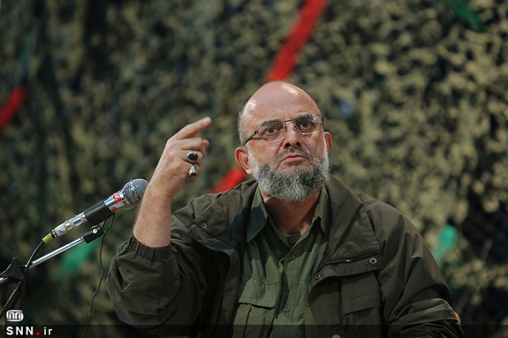 فرمانده دوران دفاع مقدس گفت: خیلی اتفاقی می‌بینیم با شیب ملایم درس شهید فهمیده از کتاب فرزندانمان حذف می‎شود؛ بعد خیلی راحت می‎گویند به معلمان ابلاغ می‌کنیم این درس را به دانش‌آموزان یاد بدهند!/ باید مدرسه انقلابی ایجاد کرد و در آن فرزندان را با ارزش‌ها و مفاهیم انقلاب اسلامی آشنا ساخت، اظهار کرد: باید بین جوانان و نوجوانان، شفاف‌سازی کنیم.
