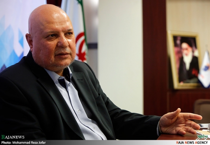 میرکاظمی: «گشایشی» در برجام ایجاد نشده که ترامپ جلوی آن را بگیرد/ اثر اقتصادی فروش نفت هم همانند استقراض از بانک مرکزی است/ بعضی اقدامات دولت، ضربه به اصل نظام است وقتی پایه پولی افزایش یافته و نقدینگی بالا رود، عده ای فقیرتر می شوند و به مرور تورم بالا می رود. مگر اینکه دولت موتور اقتصاد را خاموش کند تا افزایش نقدینگی باعث بالا رفتن تورم نشود. این در شرایطی است که اگر قرار باشد پایه پولی با فروش بیشتر نفت بالا رود و ۸۰ درصد پول نفت را نتوان به داخل کشور منتقل کرد، آنگاه اثر اقتصادی فروش نفت هم همانند استقراض از بانک مرکزی است.