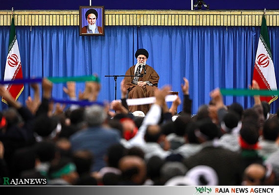 حضرت آیت‌الله خامنه‌ای رهبر معظم انقلاب اسلامی صبح امروز (چهارشنبه) در دیدار هزاران نفر از مردم اصفهان، استان اصفهان را استان «شهادت و پیشگامی»، «استقامت و ایستادگی»، «علم و فرهنگ»، «دین و ولایت»، و «کار و ابتکار» خواندند و با تأکید بر اینکه جمهوری اسلامی ایران هیچ قضاوتی در مورد انتخابات ریاست جمهوری آمریکا ندارد و همواره از دو حزب مطرح این کشور، شاهد دشمنی بوده است، گفتند: امروز مهمترین نیاز کشور بخصوص برای نخبگان و مسئولان کشور، «بصیرت سیاسی و غافل نشدن از توطئه دشمن»، «حفظ روحیه و جهت‌گیری انقلابی»، «اقدام و عمل در عرصه اقتصاد مقاومتی»، «ادامه پرشتاب مسیر رشد علمی»، «اتحاد و انسجام ملی» و «حفظ استحکام روحی و درونی» است.