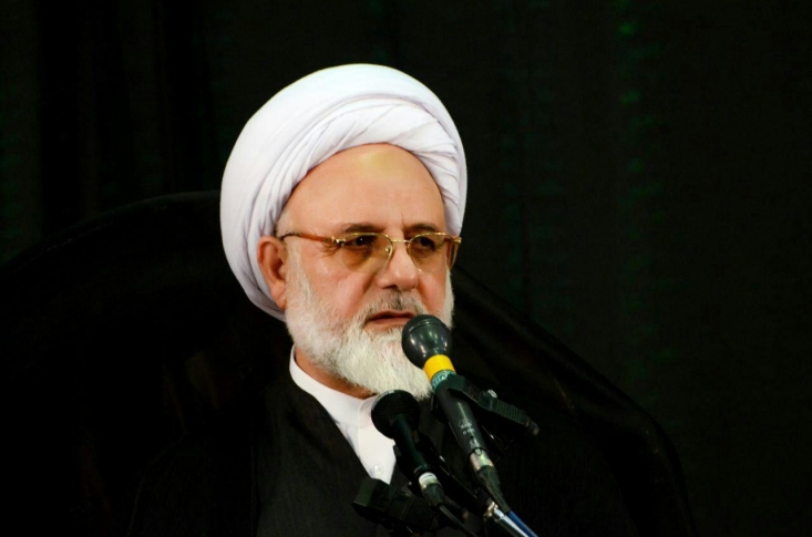  در این مدت مشخص شد که آقایان مسئول در ستاد مرکزی اربعین بنا بر میل و سلیقه خود برای اربعین در ایلام و مهران نسخه پیچیده بودند و علاوه بر این به مدیران اجرایی ایلام در این ایام اجازه بازگویی مشکلات و مسائل را ندادند و نمونه این موارد را بنده در جریان هستم.
وزیر محترم کشور که برایشان احترام قائل هستیم دو ساعت به ایلام آمدند و در ستاد اربعین مهران اجازه ندادند به مسئولین عزیز مشکلات را بیان کنند و از فضا مهران را مشاهده کرده و بعد از چند ساعت ایلام را ترک کردند.