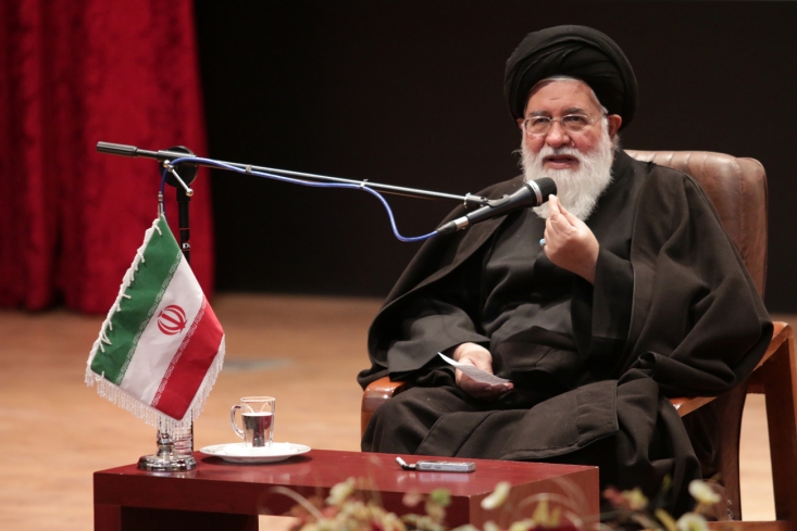 اینکه همه «بنشینیم دور هم» تا وحدت داشته باشیم ، جواب نداده است/ باید روی «اصول» وحدت کنند تا به «نتیجه» برسیم/ نیروهای انقلابی باید به سمت گزینه انقلابی بروند این عضو مجلس خبرگان رهبری همچنین گفت که انقلابیها دنبال تعامل سازنده با همه کشورهای دنیا هستند و تنها با استکبار مخالفند که آمریکا تنها مصادق آن در جهان امروز است. به گفته وی اعتبار این مهم نیز تا زمانی است که آمریکا خوی استکباری داشته باشد.